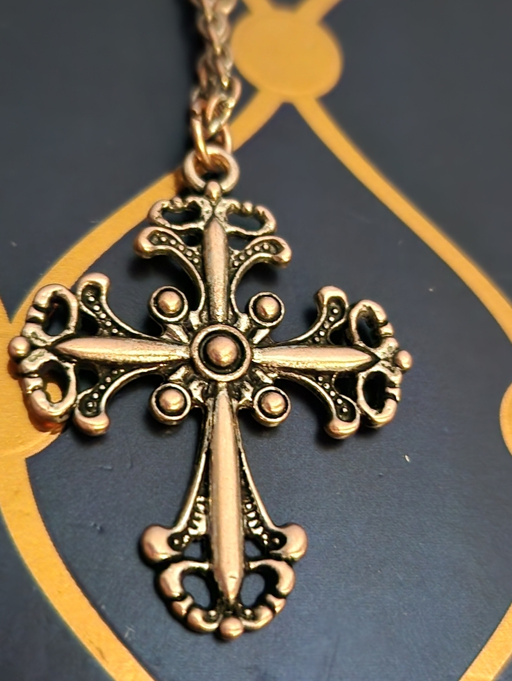 ANTIQUE TWO TONE METAL PENDANT CROSS